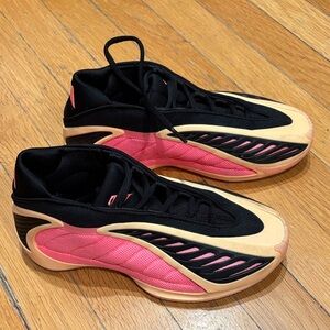 Kids Adidas Anthony Edward’s 2 basketball shoes 4.5